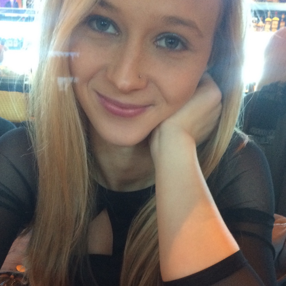 Meet your Posher, Corrine